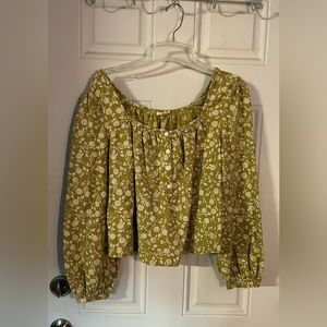 Women’s a.n.a Long Sleeved Cropped Sage Green Floral Blouse Size Medium
